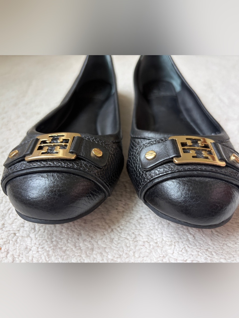 Tory Burch Black Leather Logo Flats with Gold Hardware Women Size 8 - Picture 3 of 9